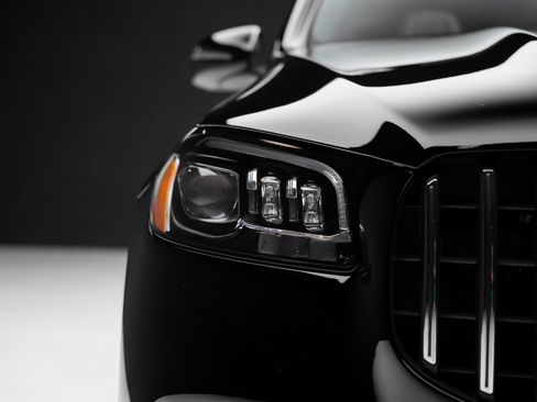 Used 2025 Mercedes-Benz GLS 63 AMG 4MATIC image 8