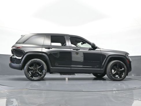 Used 2023 Jeep Grand Cherokee Limited w/ Black Appearance Package image 64