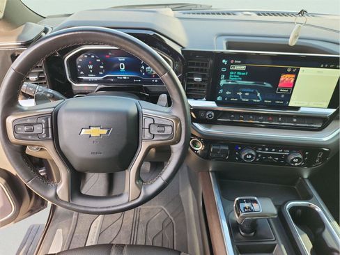 Certified 2022 Chevrolet Silverado 1500 High Country w/ High Country Premium Package AWD/4WD image 11