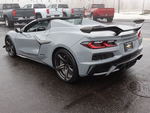 Used 2025 Chevrolet Corvette Z06 w/ Z07 Performance Package image 3