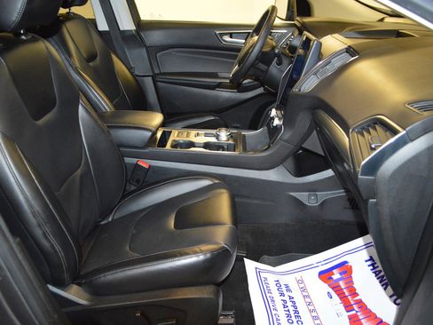 Used 2022 Ford Edge Titanium image 11