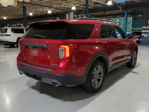 Used 2022 Ford Explorer XLT w/ Equipment Group 202A AWD/4WD image 8