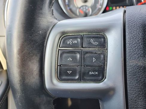 Used 2013 Chrysler Town & Country Touring FWD image 25