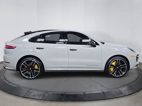 Certified 2023 Porsche Cayenne Turbo AWD/4WD image 8