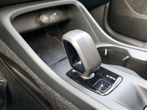 Used 2025 Volvo XC40 B5 Core image 16