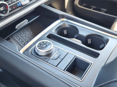 Used 2024 Ford Expedition Max XLT image 21