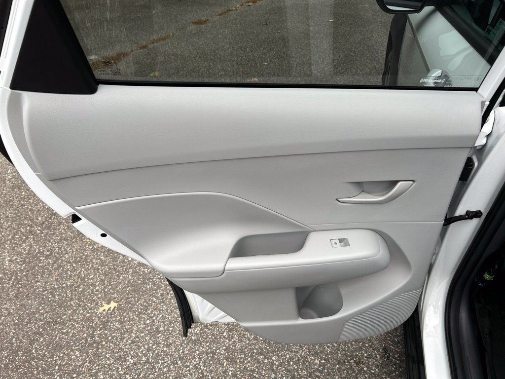 Used 2025 Hyundai Kona SEL FWD image 26