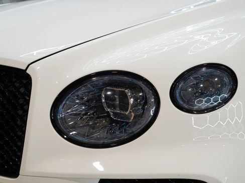 Used 2022 Bentley Bentayga AWD/4WD image 78