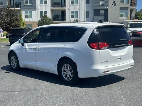 Used 2023 Chrysler Voyager LX FWD image 6