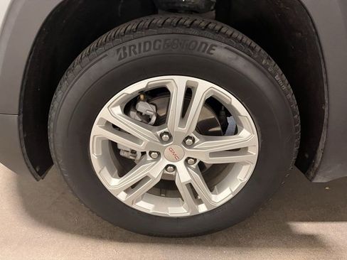 Used 2024 GMC Terrain SLE image 28