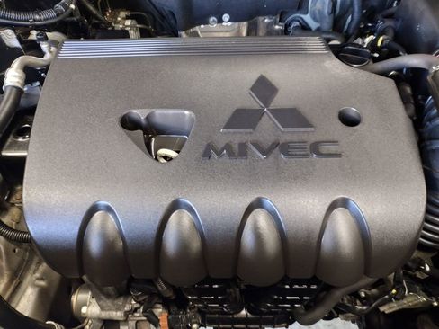 Used 2018 Mitsubishi Outlander ES AWD/4WD image 7