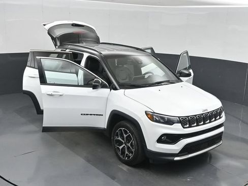 Used 2025 Jeep Compass Limited AWD/4WD image 57