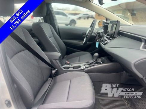 Used 2025 Toyota Corolla LE image 20