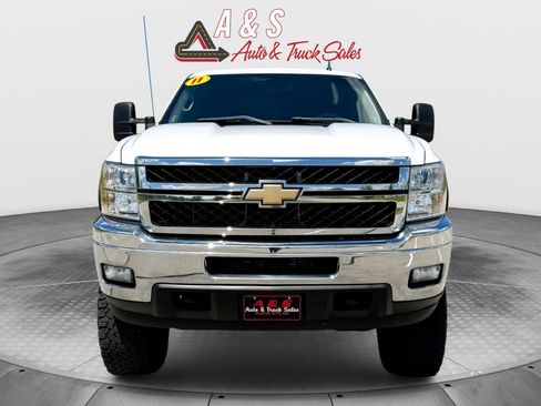 Used 2011 Chevrolet Silverado 2500 LT w/ Interior Plus Package AWD/4WD image 2