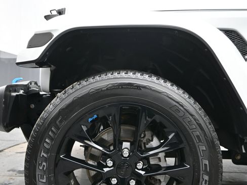 Used 2022 Jeep Wrangler Unlimited Sahara w/ Cold Weather Group image 19