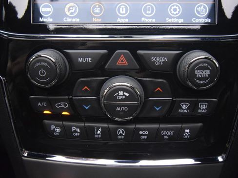 Used 2021 Jeep Grand Cherokee Overland AWD/4WD image 40