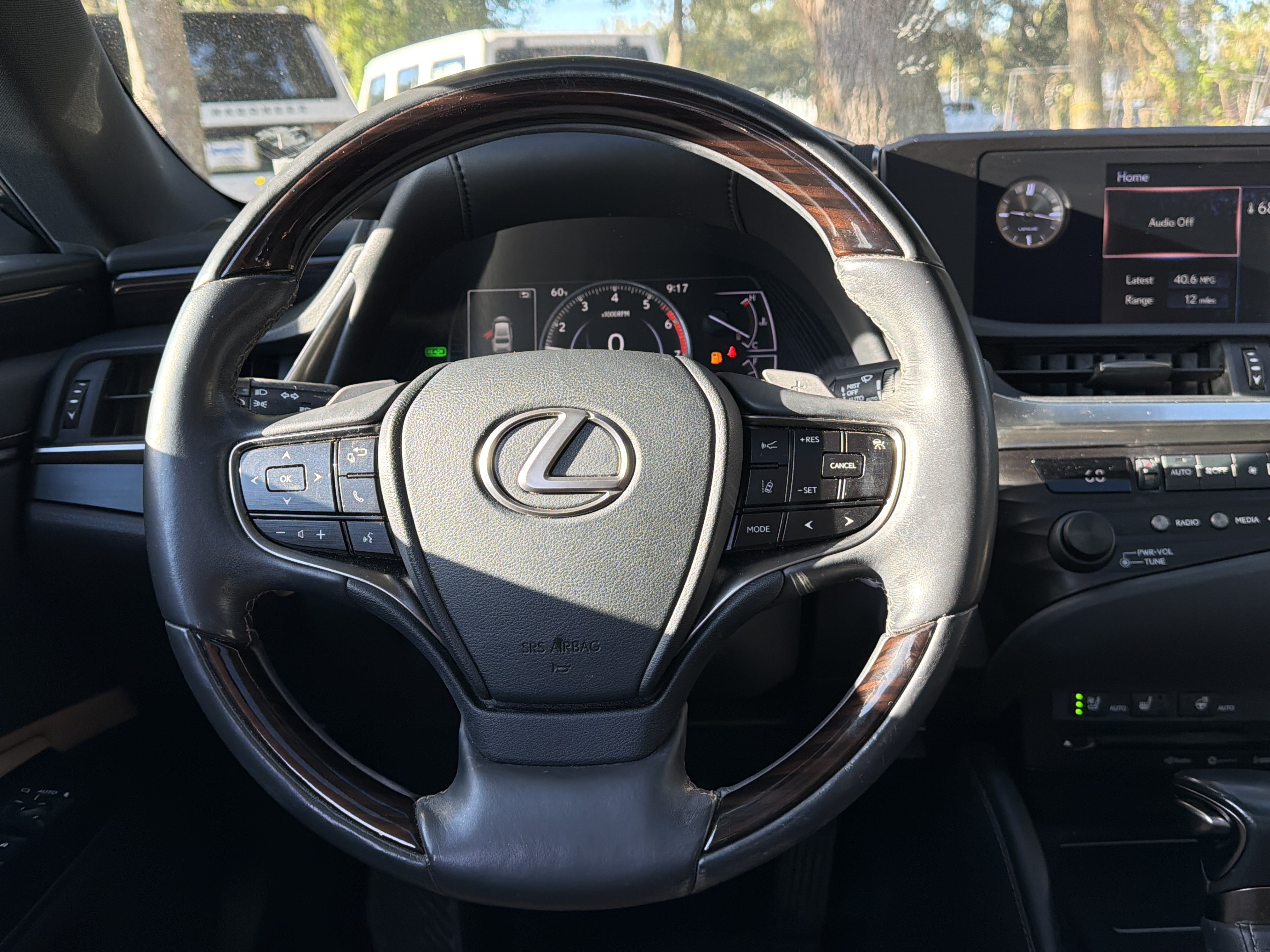 Certified 2020 Lexus ES 300h w/ Premium Package FWD image 32