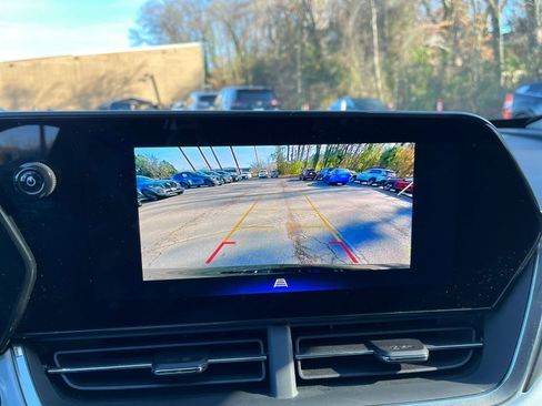 Used 2025 Chevrolet Trax LT w/ LT Convenience Package image 17