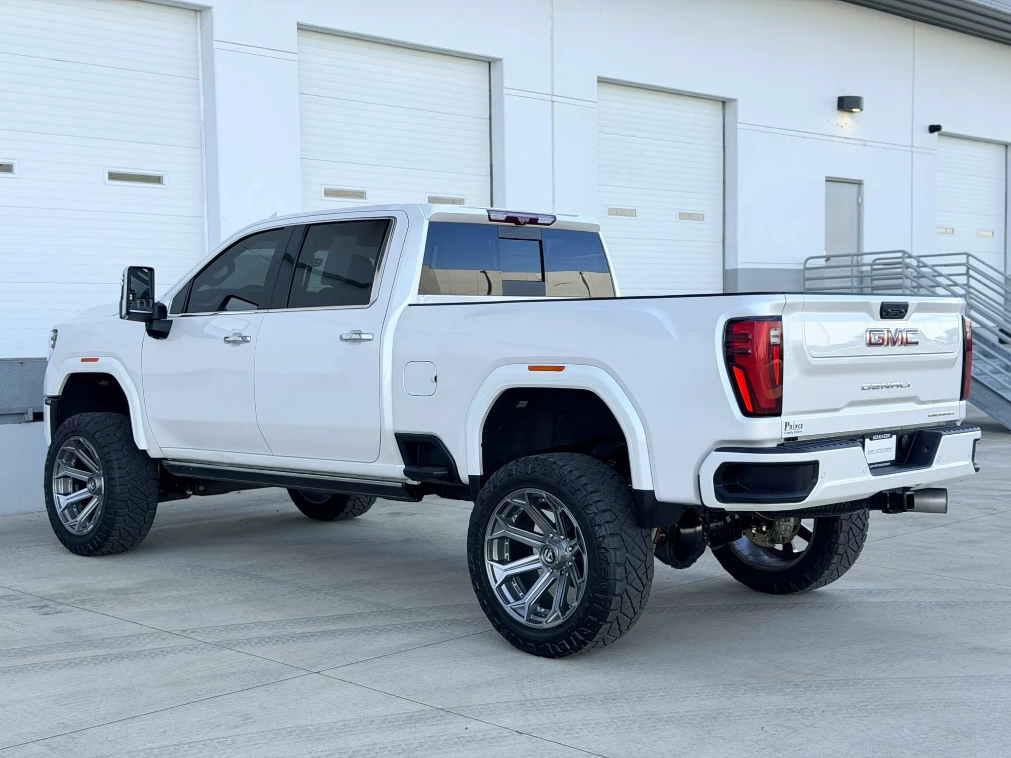 Used 2024 GMC Sierra 2500 Denali w/ Technology Package AWD/4WD image 3