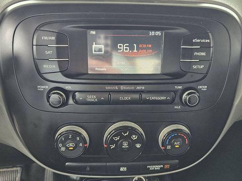 Used 2015 Kia Soul FWD image 13