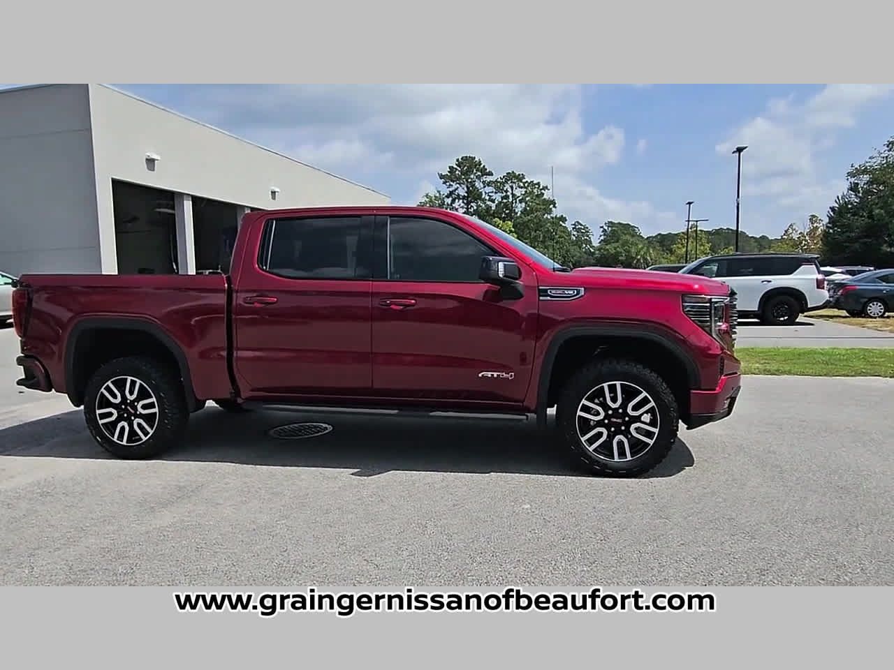 Used 2025 GMC Sierra 1500 AT4 w/ AT4 Premium Package AWD/4WD image 31