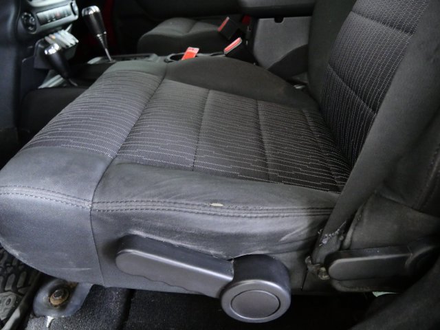 Used 2011 Jeep Wrangler Unlimited Sahara AWD/4WD image 15