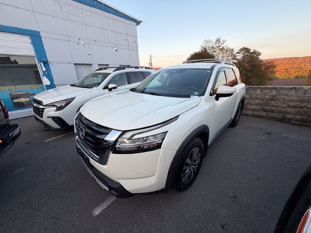 Used 2023 Nissan Pathfinder SL w/ Cargo Package AWD/4WD image 2