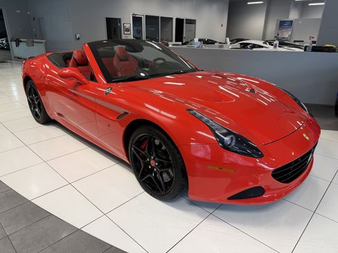 Used 2016 Ferrari California T image 5