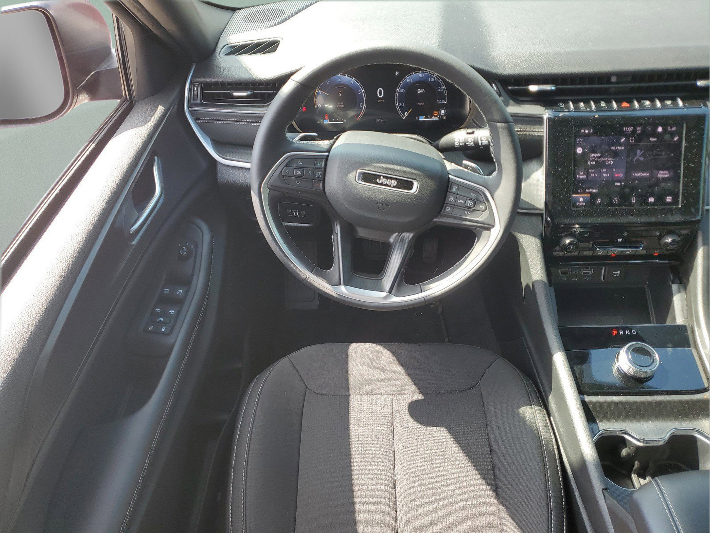 Used 2025 Jeep Grand Cherokee Laredo w/ Luxury Tech Group I AWD/4WD image 10