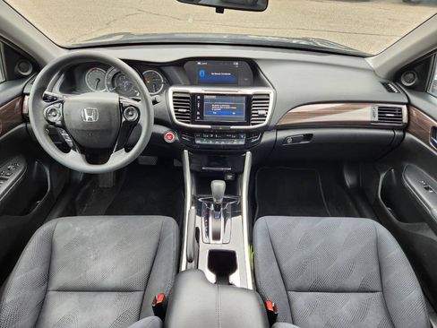 Used 2017 Honda Accord EX image 3