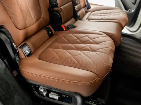 Used 2025 BMW X7 xDrive40i w/ M Sport Package image 29