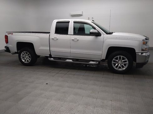 Used 2018 Chevrolet Silverado 1500 LT w/ All Star Edition AWD/4WD image 11