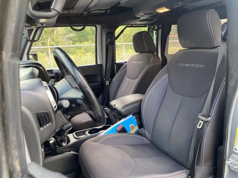 Used 2013 Jeep Wrangler Unlimited Rubicon w/ Connectivity Group image 22