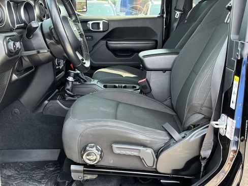 Used 2019 Jeep Wrangler Sport AWD/4WD image 13