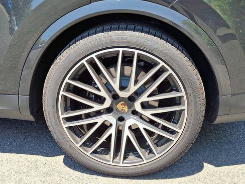 Used 2024 Porsche Cayenne S image 10