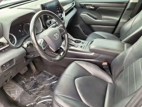 Used 2020 Toyota Highlander XLE image 15