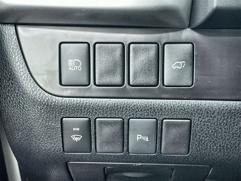 Used 2019 Toyota Highlander Limited image 16