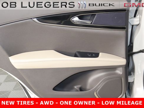 Used 2022 Lincoln Nautilus Reserve image 11