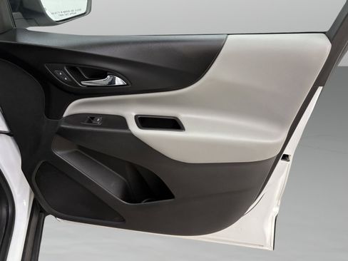Used 2018 Chevrolet Equinox LS image 26