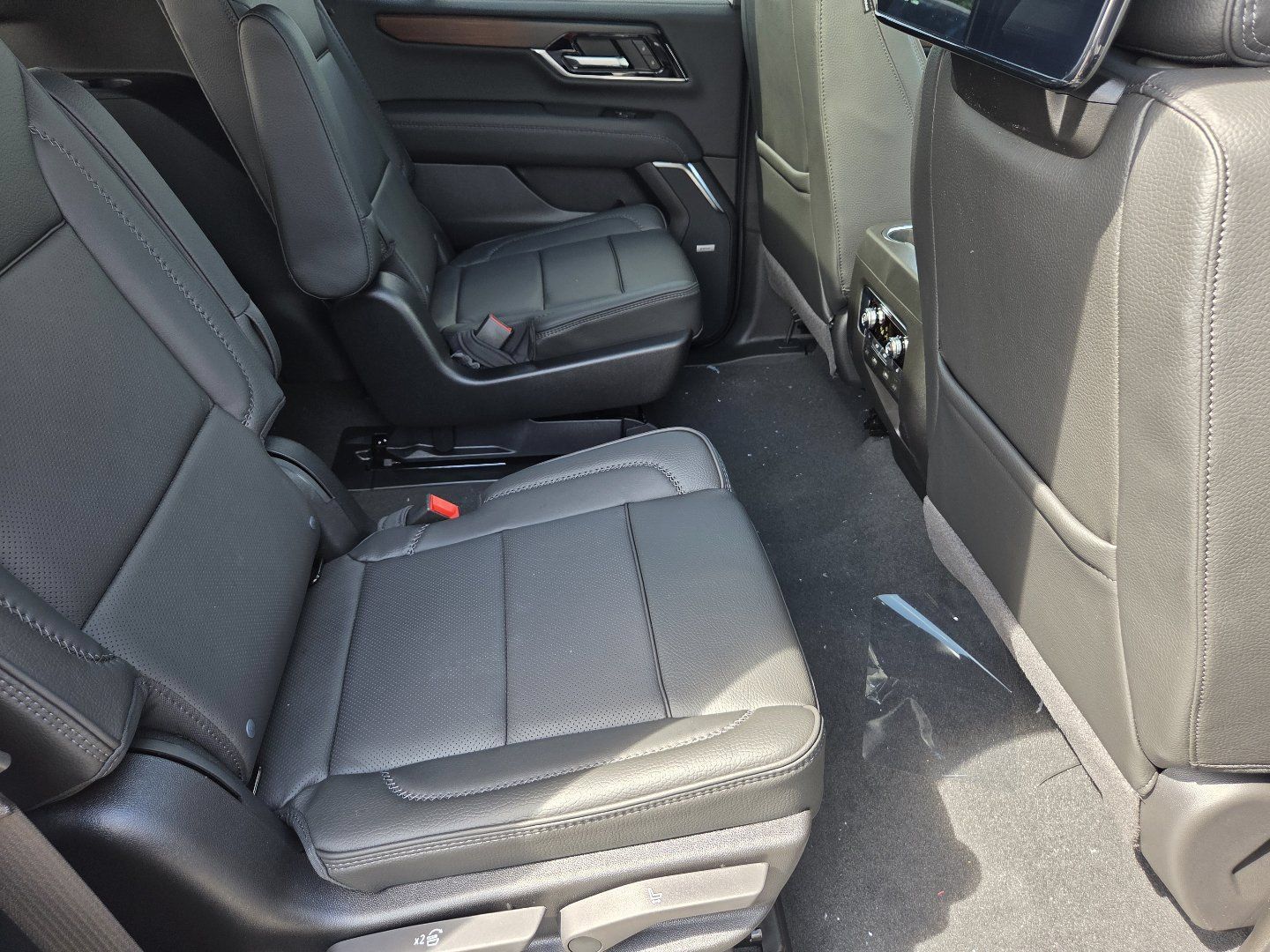 New 2026 GMC Yukon Denali w/ Denali Reserve Package AWD/4WD image 25
