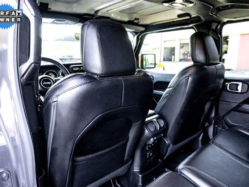 Used 2023 Jeep Wrangler Unlimited Sahara image 28