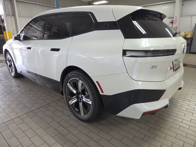 Certified 2024 BMW iX xDrive50 w/ Premium Package AWD/4WD image 7