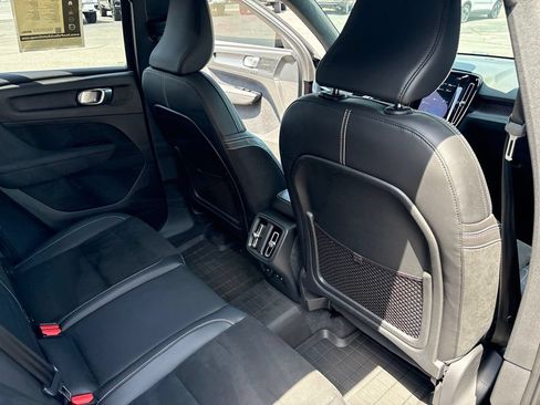 Used 2022 Volvo XC40 T5 R-Design w/ Advanced Package AWD/4WD image 37