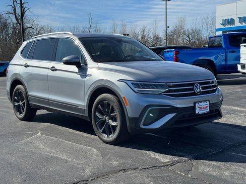 Used 2024 Volkswagen Tiguan SE image 2
