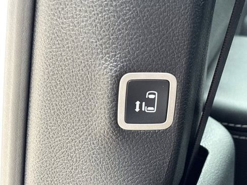 New 2026 Chrysler Pacifica Select FWD image 20