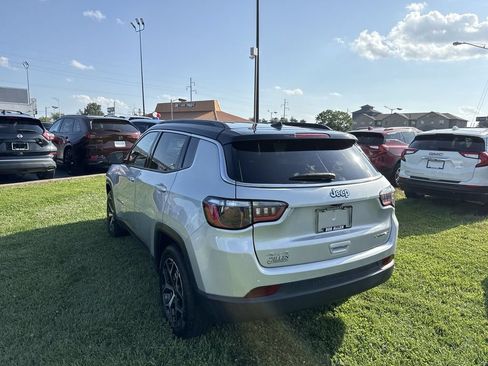 Used 2025 Jeep Compass Limited AWD/4WD image 12