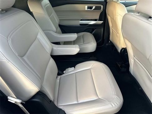 Used 2022 Ford Explorer XLT w/ Equipment Group 202A image 25