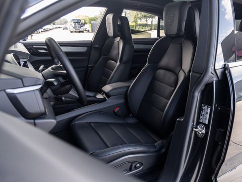 New 2025 Porsche Macan 4S Electric image 5