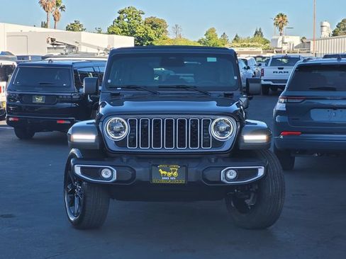 Certified 2025 Jeep Wrangler Unlimited Sahara w/ Safety Group AWD/4WD image 2