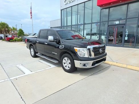 Used 2017 Nissan Titan SV RWD image 2